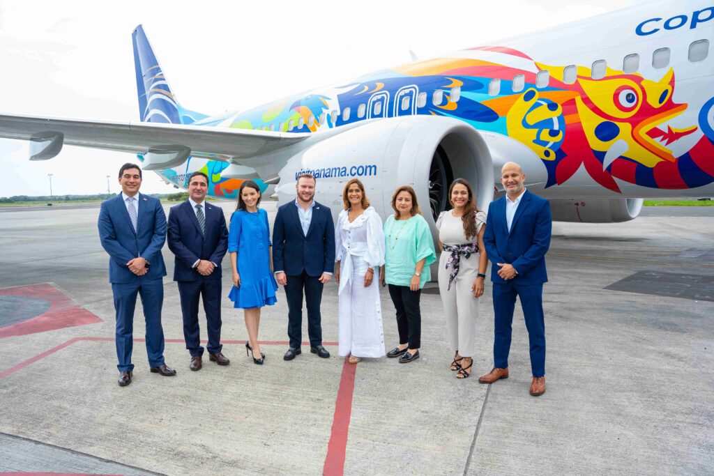 •	El diseño de la pintura de la nueva aeronave Boeing 737MAX9 de Copa Airlines está inspirada en la campaña “Vive por Más” de PROMTUR y representa las maravillas de Panamá
•	La nueva aeronave de Copa Airlines matrícula HP-9927MP, inicia operación comercial el 29 de noviembre y volará a diversos destinos en todo el continente en la red de rutas de la Aerolínea
•	Copa Airlines presentó resultados de sus iniciativas de promoción turística del país reforzando su compromiso de seguir contribuyendo con el desarrollo de Panamá a través del fortalecimiento de la conectividad aérea 
