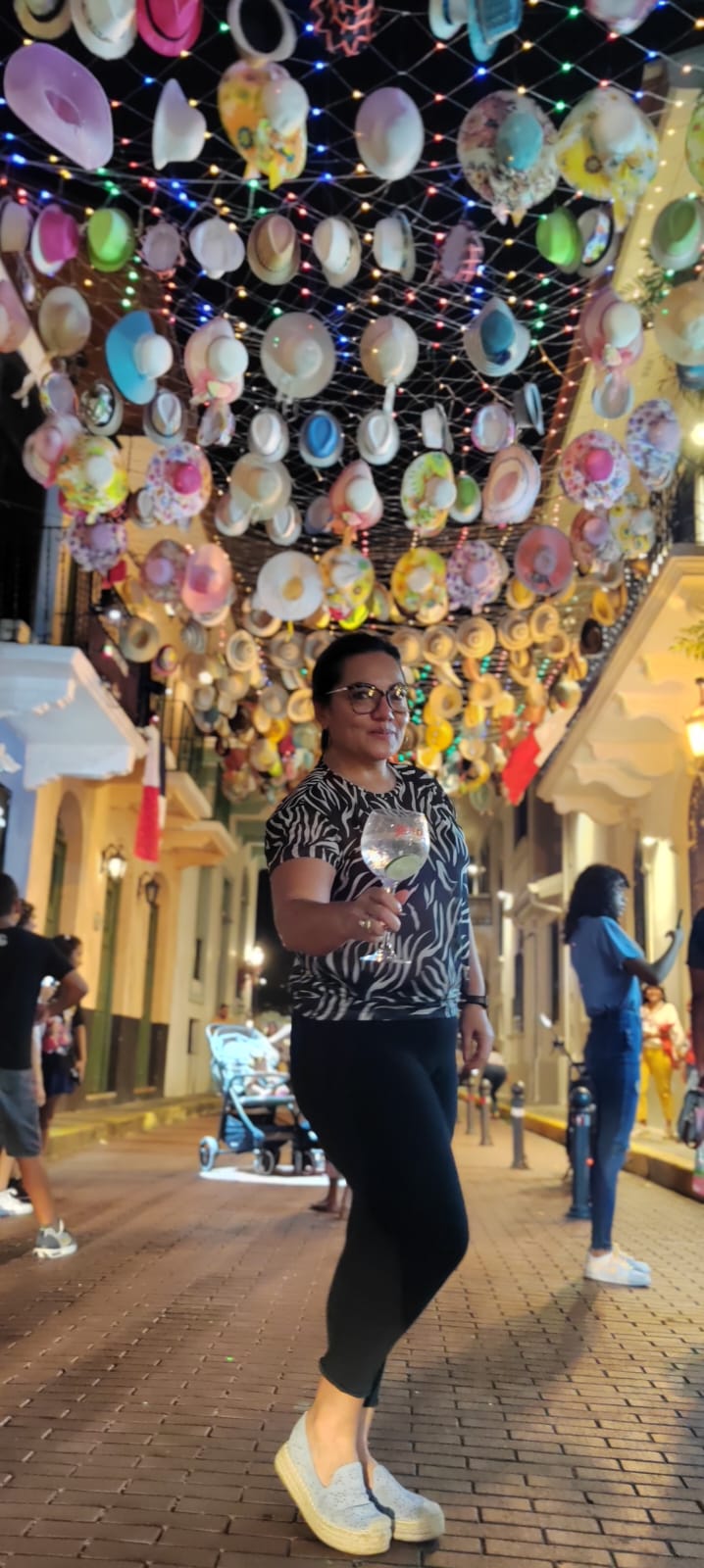 No son paraguas, son mil sombreros