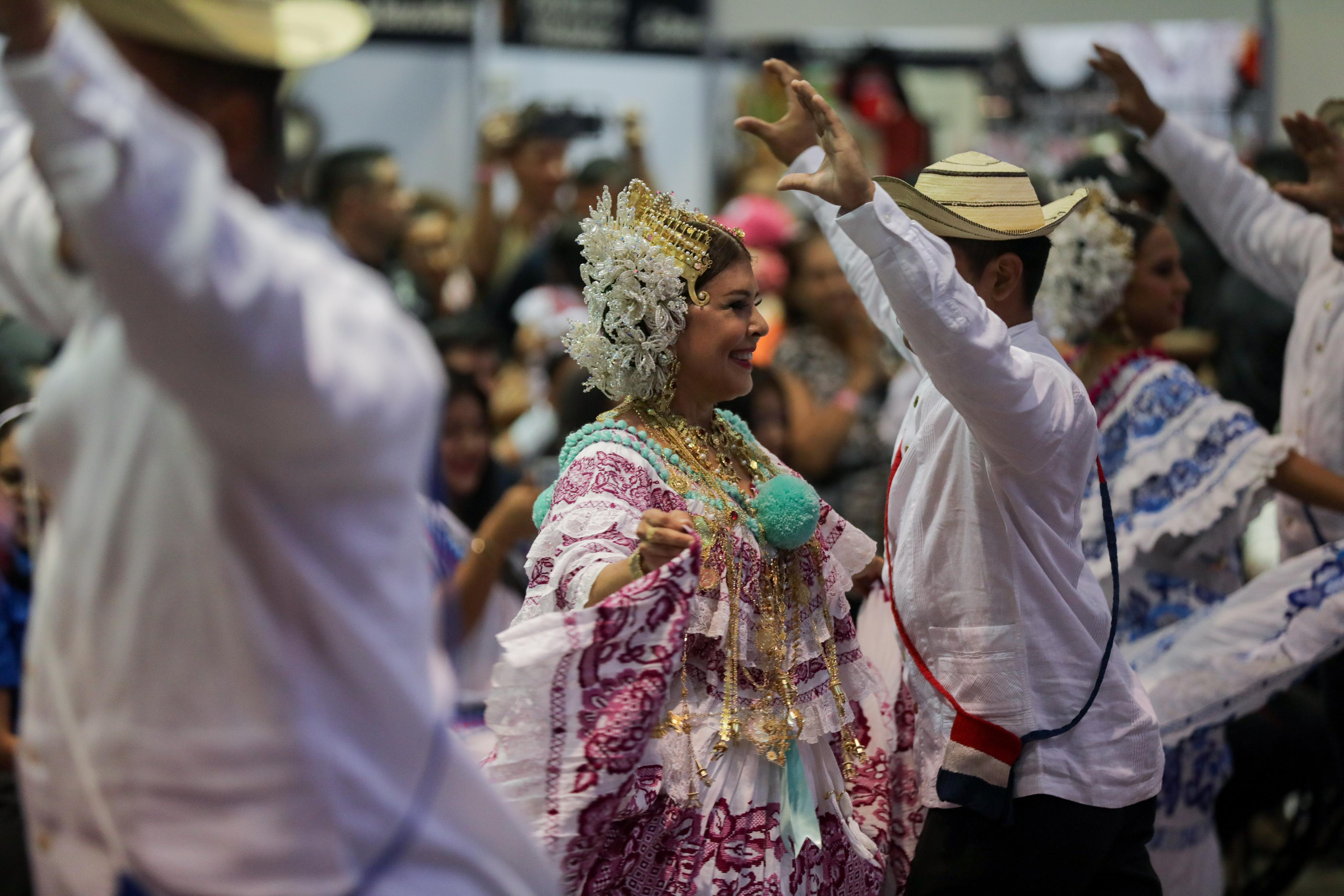 Versión 44 de la Feria Nacional de Artesanía reconoce la variedad y arte de nuestras indumentarias tradicionales