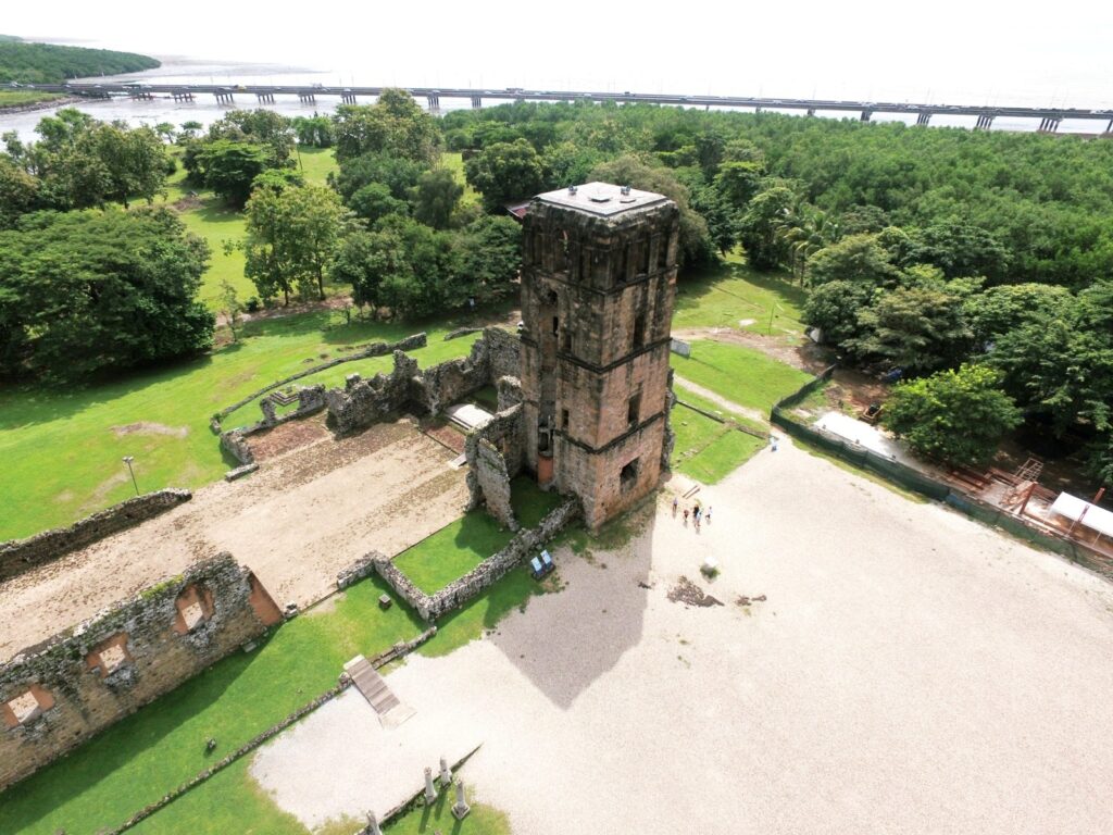 ▪️ Estos manglares están contiguos a la zona oriental del Refugio de Vida Silvestre Humedal Bahía de Panamá, propiciando la conectividad ecológica entre ambas áreas. 

▪️El trabajo con la comunidad es fundamental para generar conciencia sobre los peligros de atentar contra este importante ecosistema.
