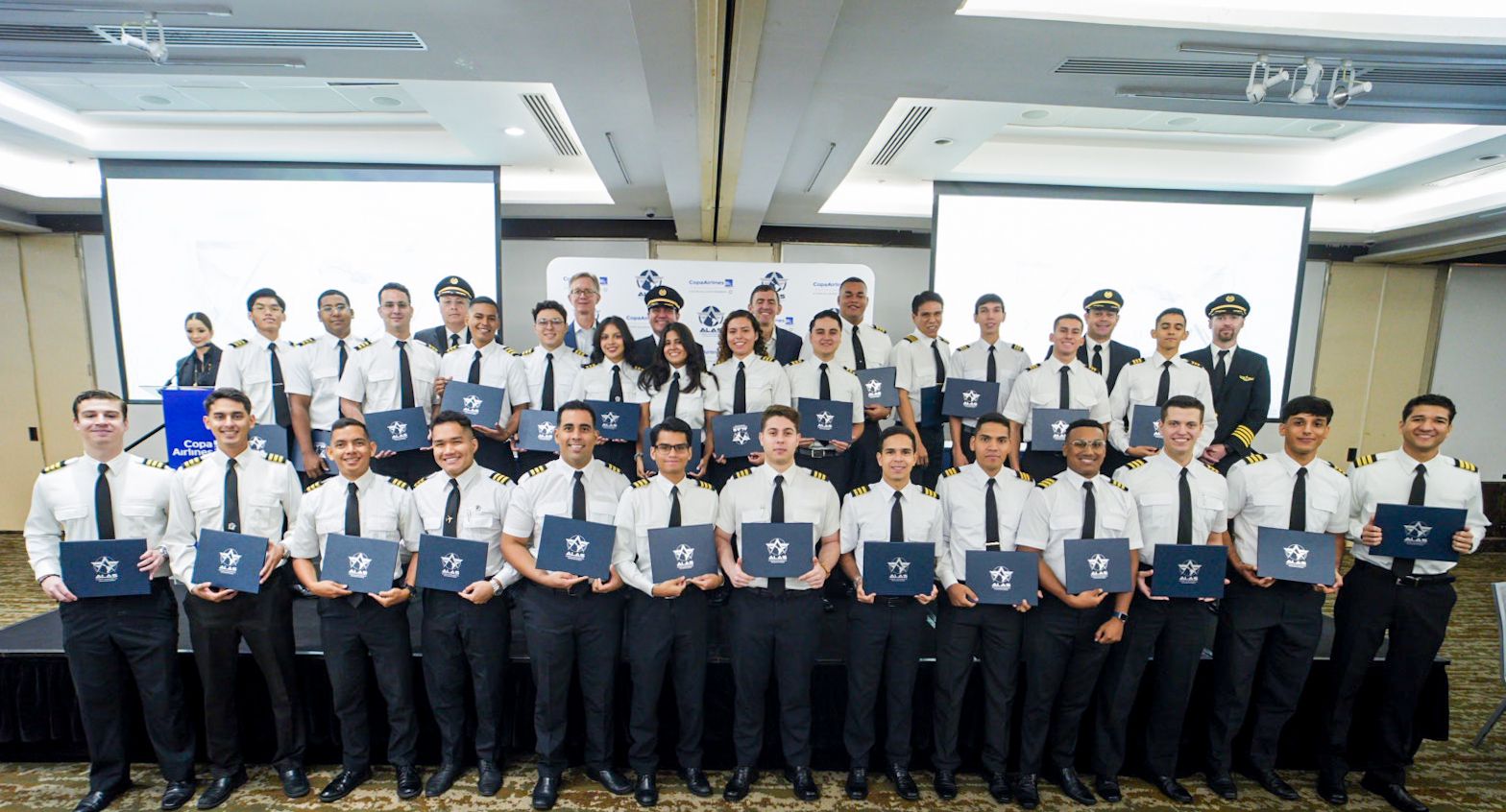 LA ACADEMIA LATINOAMERICANA DE AVIACIÓN SUPERIOR DE COPA AIRLINES GRADÚA A NUEVOS PILOTOS PANAMEÑOS