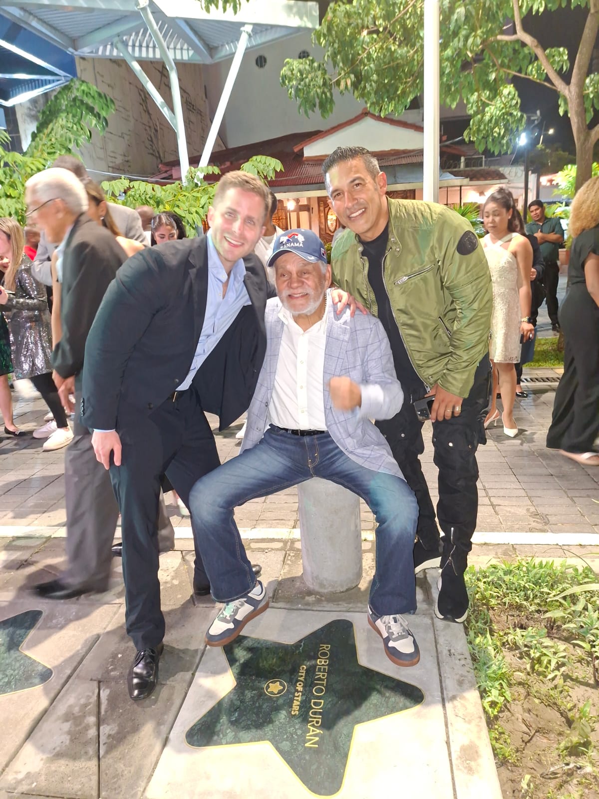 Alcalde Mizrachi inaugurael Paseo de Las Estrellas en Calle Uruguay